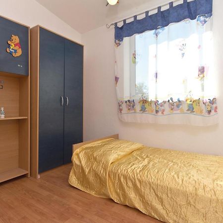 3 Bedroom Gorgeous Apartment In Marčana エクステリア 写真