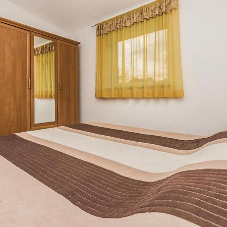 3 Bedroom Gorgeous Apartment In Marčana エクステリア 写真