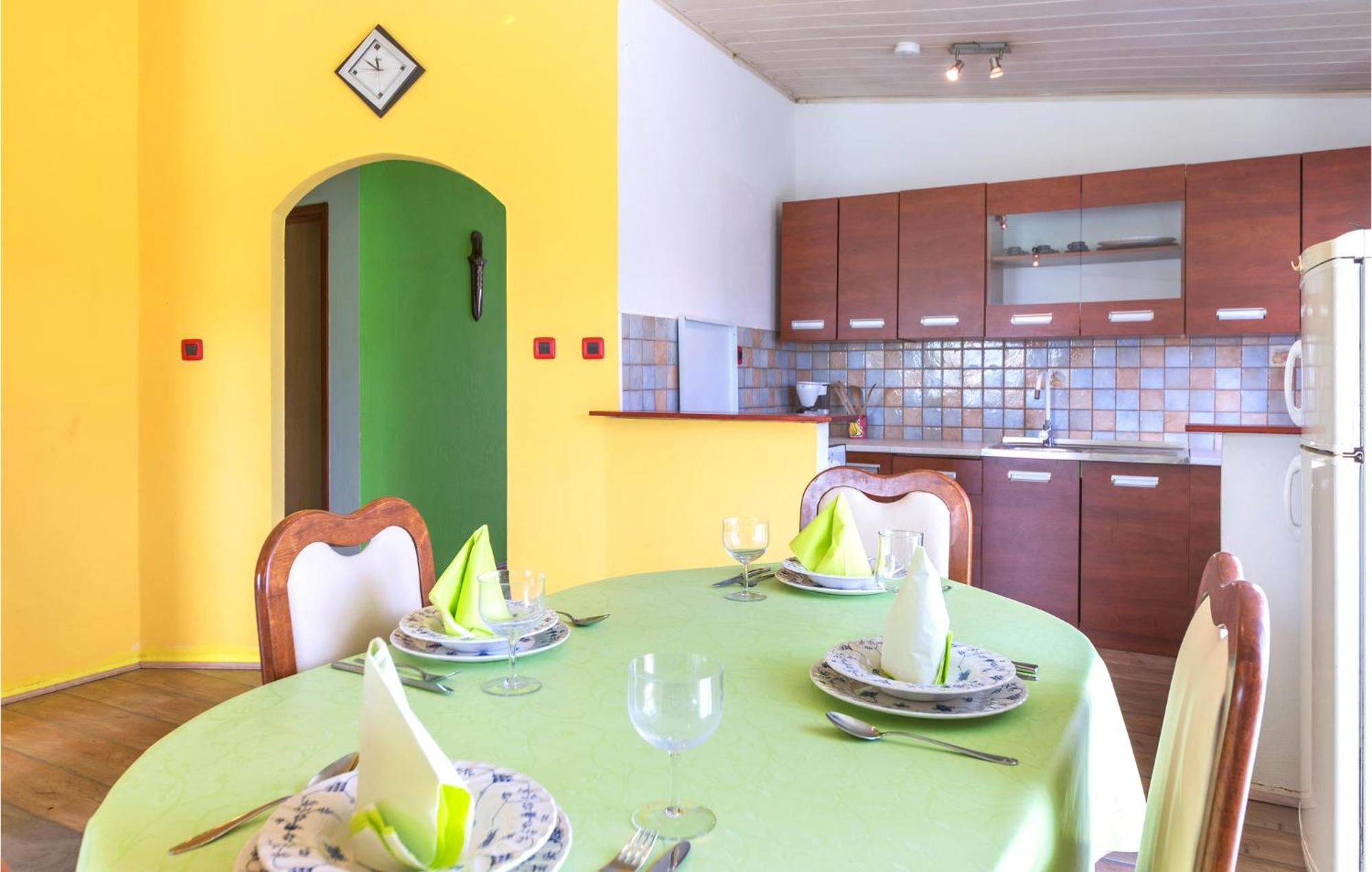 3 Bedroom Gorgeous Apartment In Marčana エクステリア 写真
