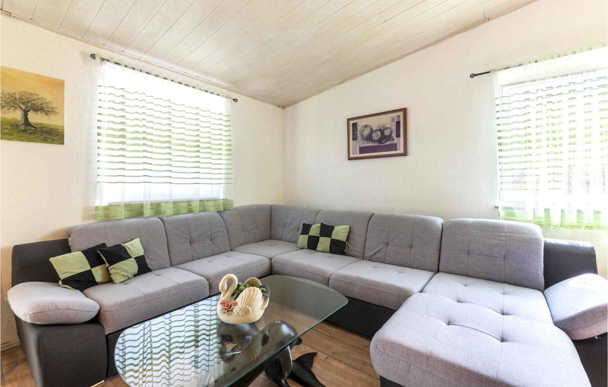 3 Bedroom Gorgeous Apartment In Marčana エクステリア 写真