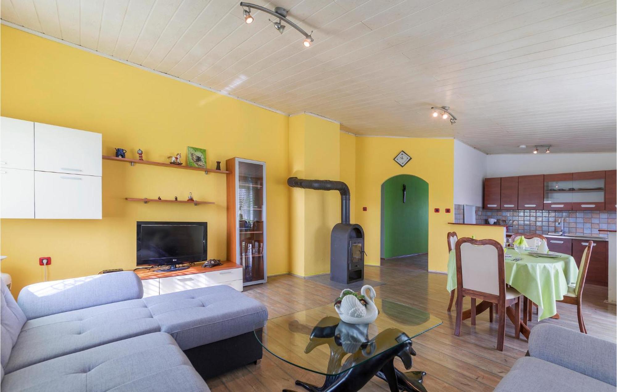 3 Bedroom Gorgeous Apartment In Marčana エクステリア 写真